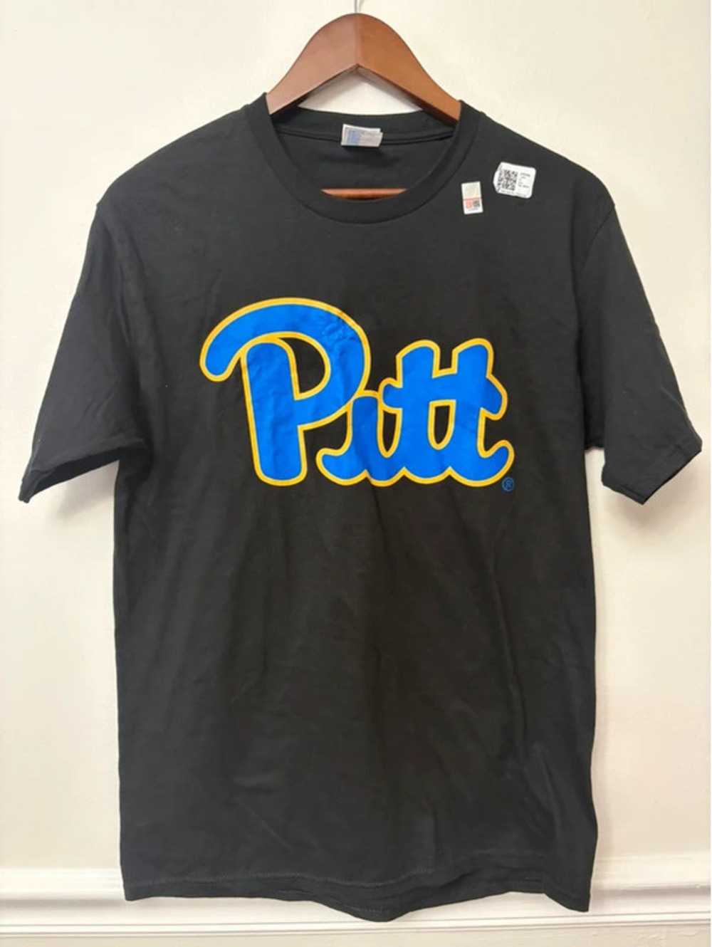Pitt Panthers T-Shirt Men’s Medium Black Blue Gold Logo NCAA Licensed